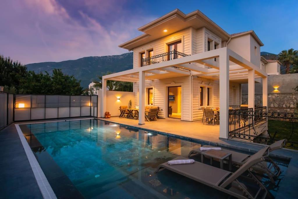 Havuzlu Korunakli Jakuzili Villa Фетие Екстериор снимка