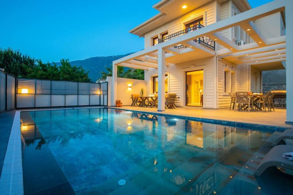 Havuzlu Korunakli Jakuzili Villa Фетие Екстериор снимка