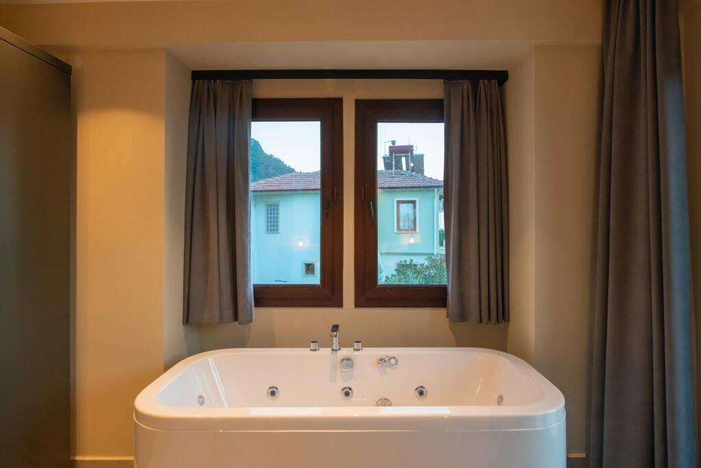 Havuzlu Korunakli Jakuzili Villa Фетие Екстериор снимка