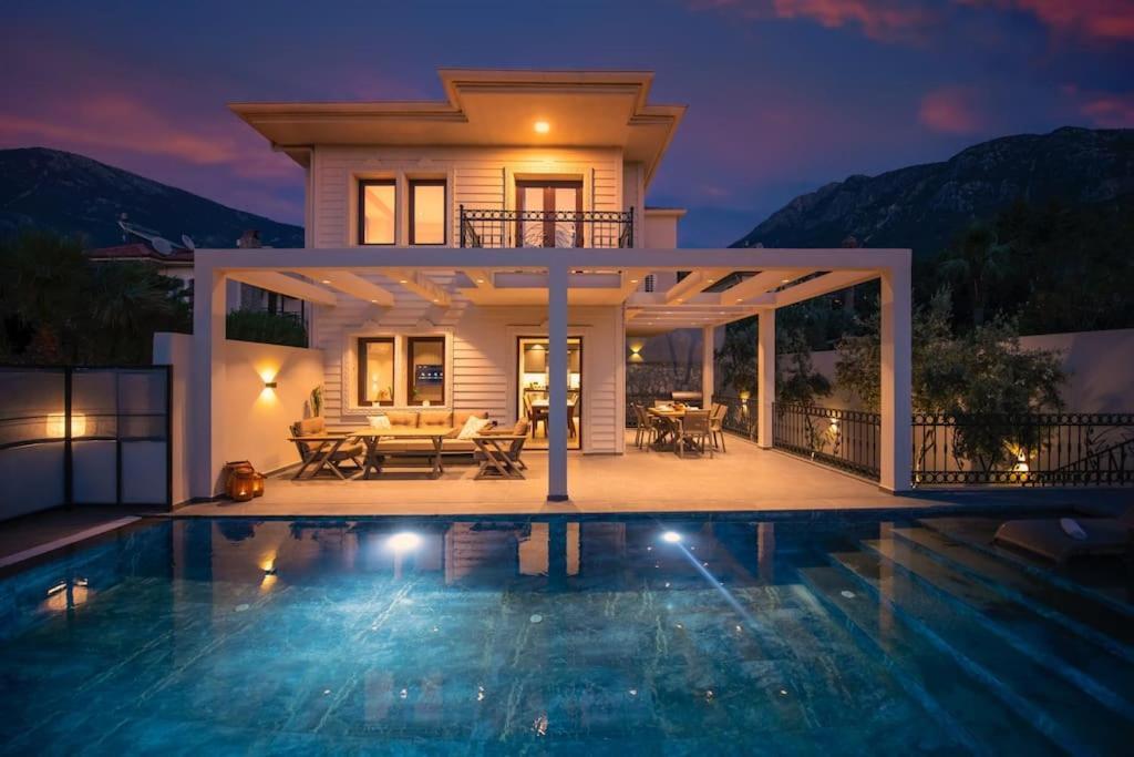 Havuzlu Korunakli Jakuzili Villa Фетие Екстериор снимка